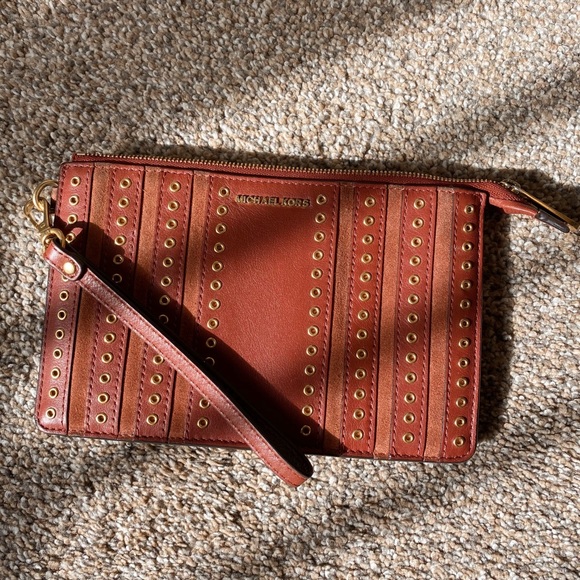 Michael Kors Handbags - Leather Michael Kors clutch